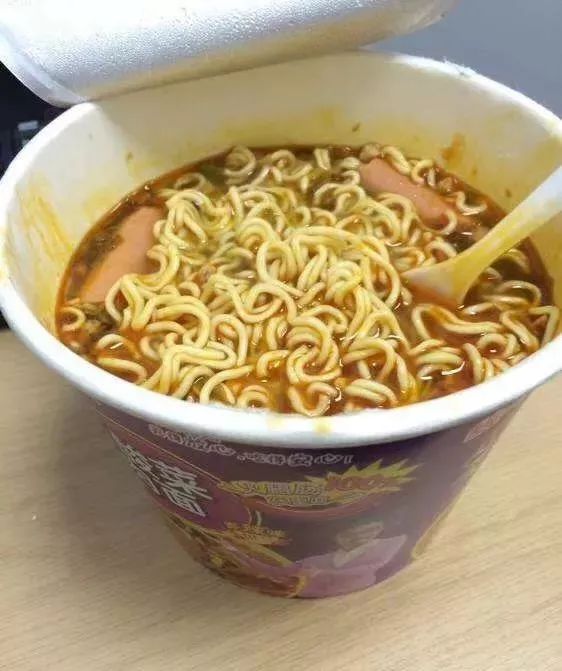 泡面新体验，从速食到品味生活的华丽转身